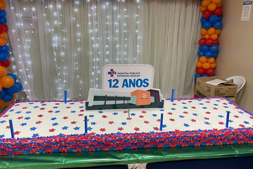Bolo alusivo aos 12 anos do Hospital Galileu