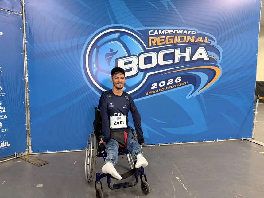 O atleta de Macapá, Izaque de Deus mostra a sua felicidade por está em Belém. 