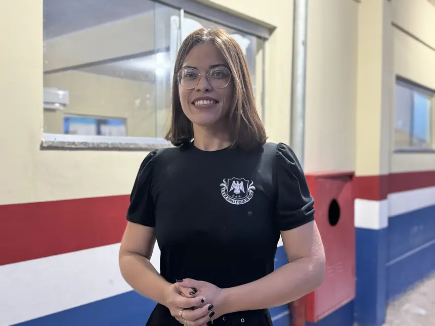 auxiliar de secretaria da Escola Estadual Ronan Fidelis, Bruna Dias