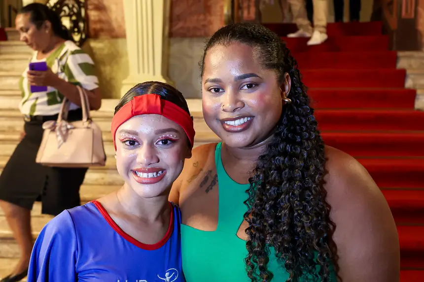 Alice Beatriz Souza, aluna da usina da paz de Icoaraci e Marcela Souza, diarista, mãe de aluna <div class='credito_fotos'>Foto: Bruno Cecim / Ag. Pará &nbsp;&nbsp;|&nbsp;&nbsp; <a href='/midias/2026/originais/20260429191759-GF00026977-F00516583.jpg' download><i class='fa-solid fa-download'></i> Download</a></div>