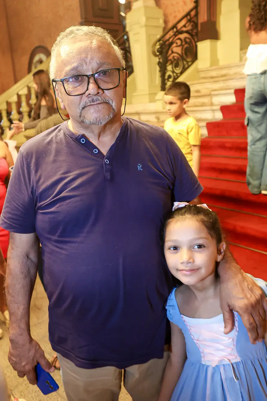 Eduardo Melo, aposentado, avô de aluna da UsiPaz Cabanagem <div class='credito_fotos'>Foto: Bruno Cecim / Ag. Pará &nbsp;&nbsp;|&nbsp;&nbsp; <a href='/midias/2026/originais/20260429191802-GF00026977-F00516584.jpg' download><i class='fa-solid fa-download'></i> Download</a></div>