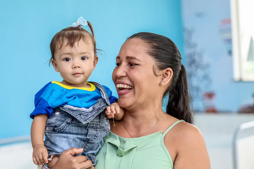 Vana Silva - pescadora, mãe da Isis , 10 meses , tem outra filha de 3 anos que também vai estudar na creche.