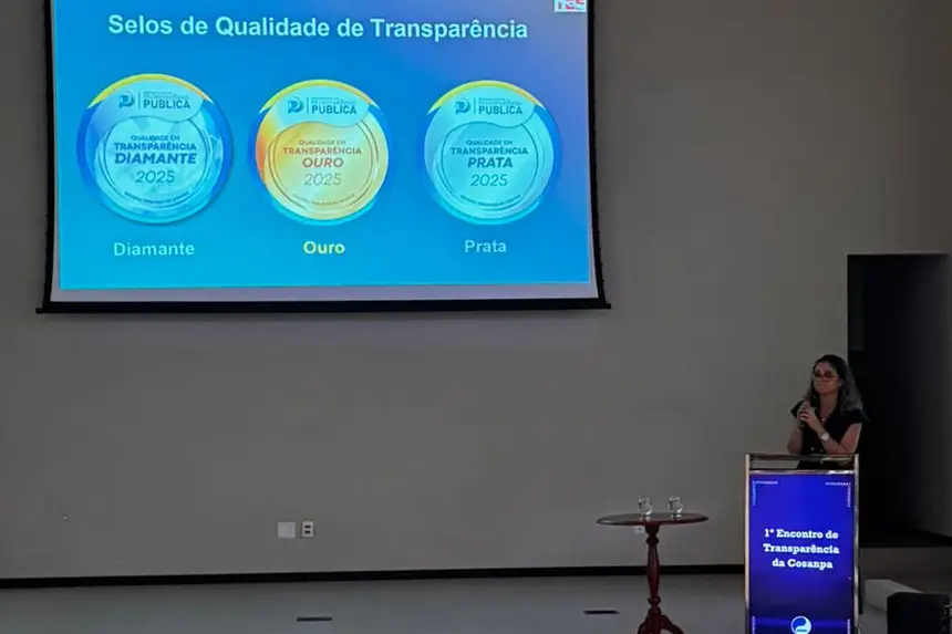 A auditora de Controle Externo Jackeline Freitas apresentou o Programa Nacional de Transparência Pública (PNTP).