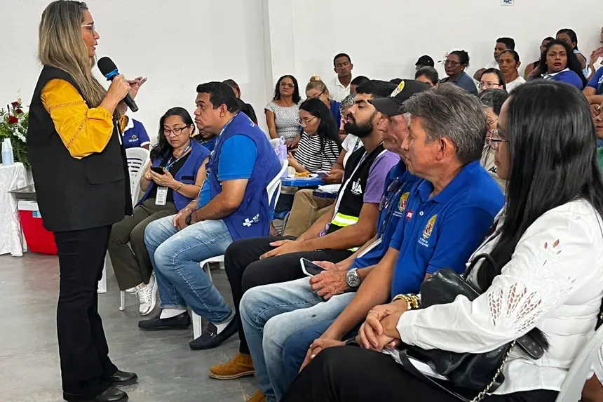 Karen Neves e equipe da ADEPARÁ que atua na região