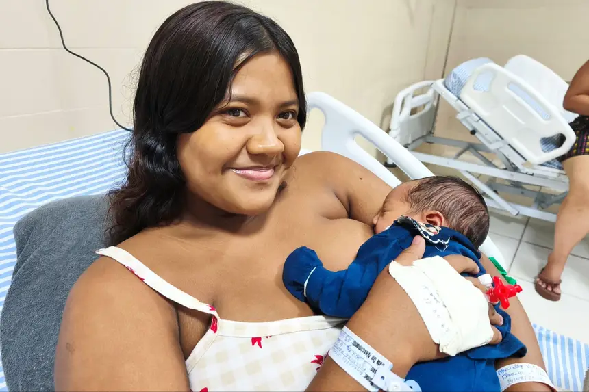 Marcielly com o filho Brian