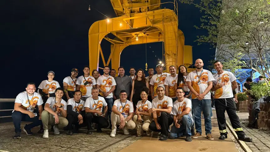 Parte da equipe da Organização Social Pará 2000, que administra a Estação das Docas