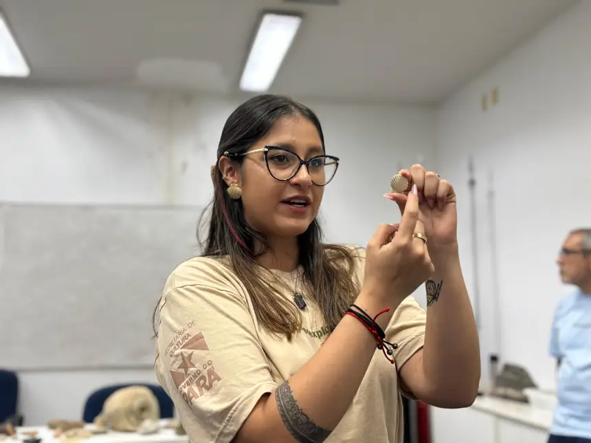 Logo após a cerimônia de abertura, será realizada a palestra “Mar Perdido de Pirabas”, ministrada pelo professor Joelson Lima Soares e pela pesquisadora Laura Rojas, integrantes do projeto de extensão Paleoexploradores, da UFPA. 
