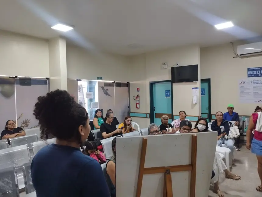 A iniciativa levou orientações sobre sintomas, prevenção e importância do diagnóstico precoce das doenças inflamatórias intestinais aos usuários da unidade.