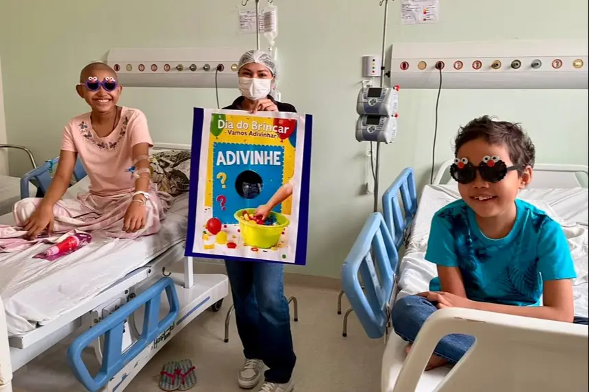 Foto: Ascom Hoiol Atividades realizadas à beira-leito marcaram a celebração alusiva ao Dia do Brincar no Hoiol