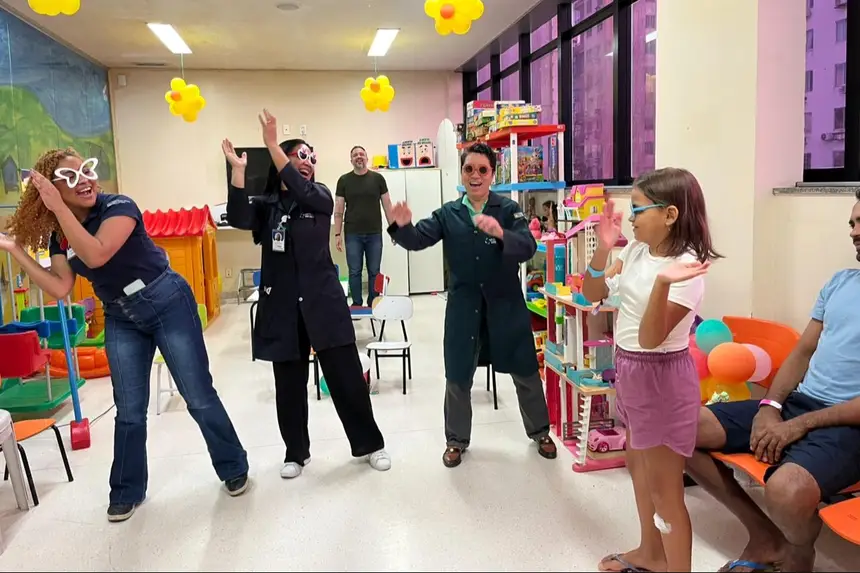 Foto: Ascom Hoiol Na brinquedoteca do segundo andar, pacientes e acompanhantes participaram de atividades lúdicas ao longo da programação.