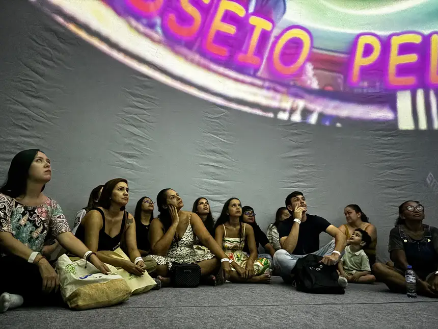 O Planetário Móvel favorece o processo de divulgação científica e encanta os visitantes.