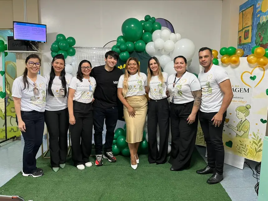 Equipe de Hospital com o cantor Bruno Maia