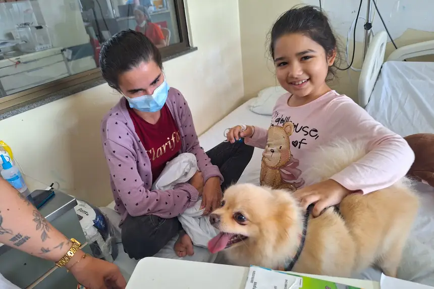 Cães levam alegria a pacientes inernados