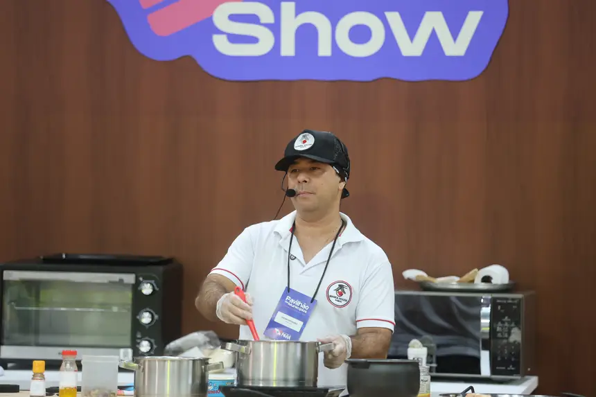 Jonathan Nihira (chef de cozinha) <div class='credito_fotos'>Foto: Bruno Cecim / Ag. Pará &nbsp;&nbsp;|&nbsp;&nbsp; <a href='/midias/2026/originais/20260613190541-GF00027311-F00528831.jpg' download><i class='fa-solid fa-download'></i> Download</a></div>