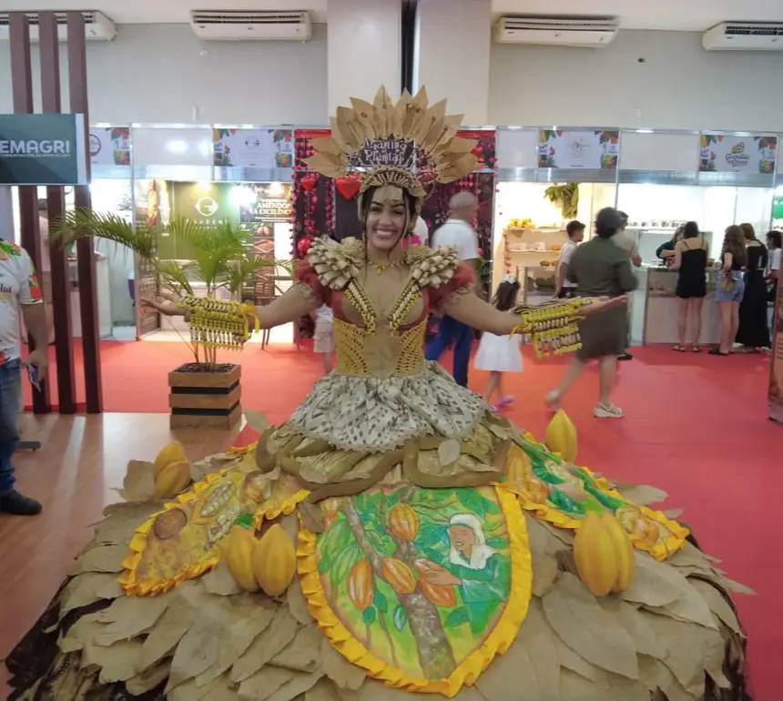 Homenagem da Rainha do Cacau durante o evento. 