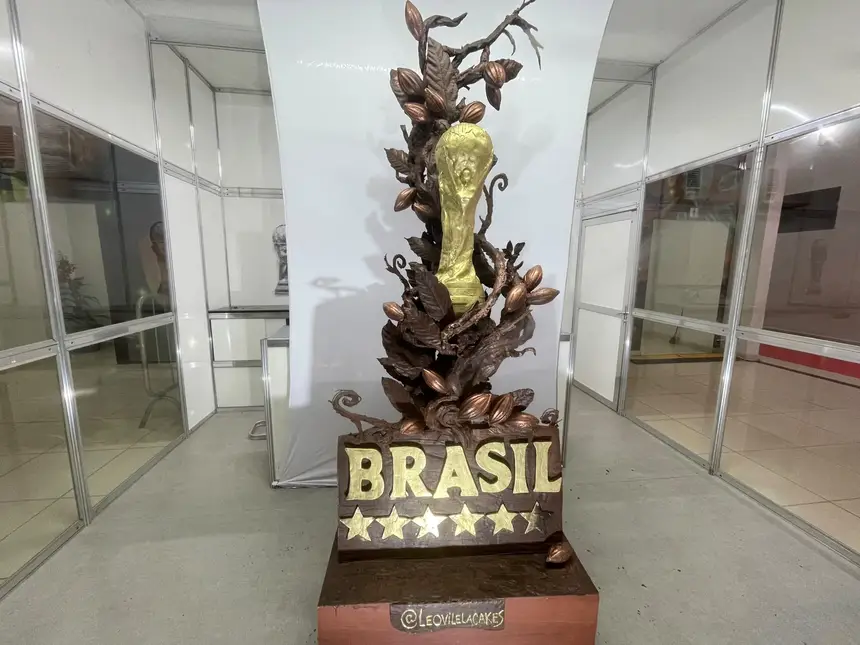 A escultura em homenagem à Copa do Mundo e ao cacau chamou bastante atenção do público 