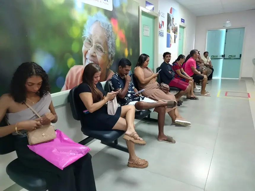 População aguardando atendimento médico