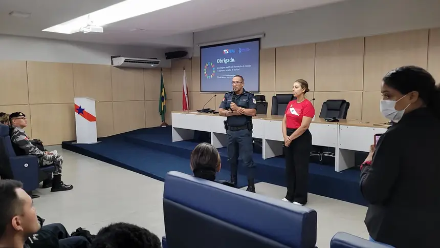 Cel Hélio Moraes, da PM, e Flávia Marçal, coordenadora da Cepa