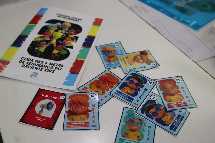 Foto: Divulgação Álbum e figurinhas envolvidos na ação