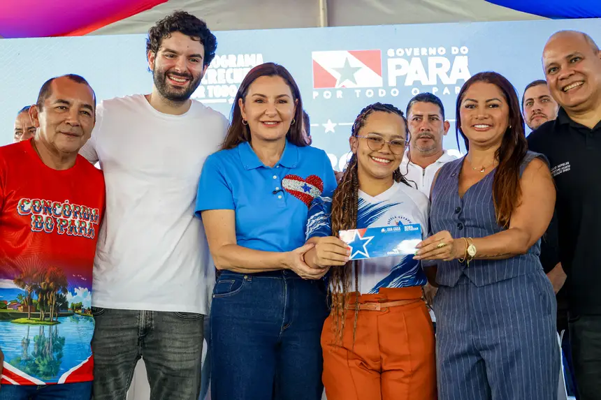 Foto: Pedro Guerreiro / Ag. Pará Em agenda no município, Hana Ghassan também realizou a entrega de benefícios do programa Bora Estudar, incentivando o desempenho escolar de estudantes da rede pública