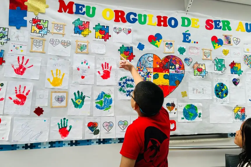 Foto: Ascom/CIIR Painel construído coletivamente pelos usuários reúne desenhos, escritas e colagens que expressam o potencial, a voz e a identidade de cada participante