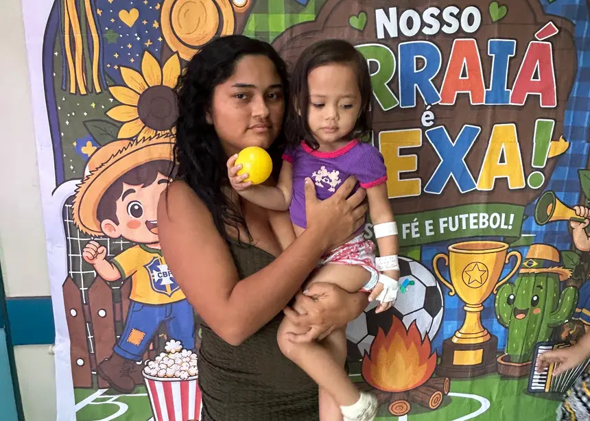 Raissa e Maria Clara: mãe e filha aproveitaram os momentos de interação no ambiente hospitalar