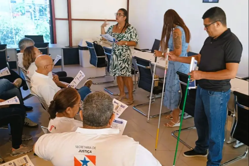 Servidores da Seju passam por capacitação para atender melhor usuários com deficiência visual 