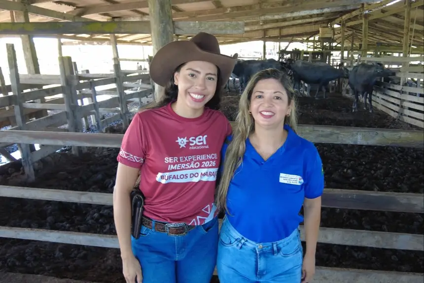 A professora Juliana e a médica veterinária da Sedap, Anelise, ressaltam a importância do intercâmbio entre alunos e profissionais que trabalham com a bubalinocultura