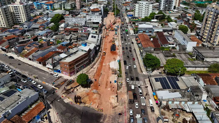 Obras do novo viaduto da avenida João Paulo II: elevado vai resolver gargalos de trânsito na região