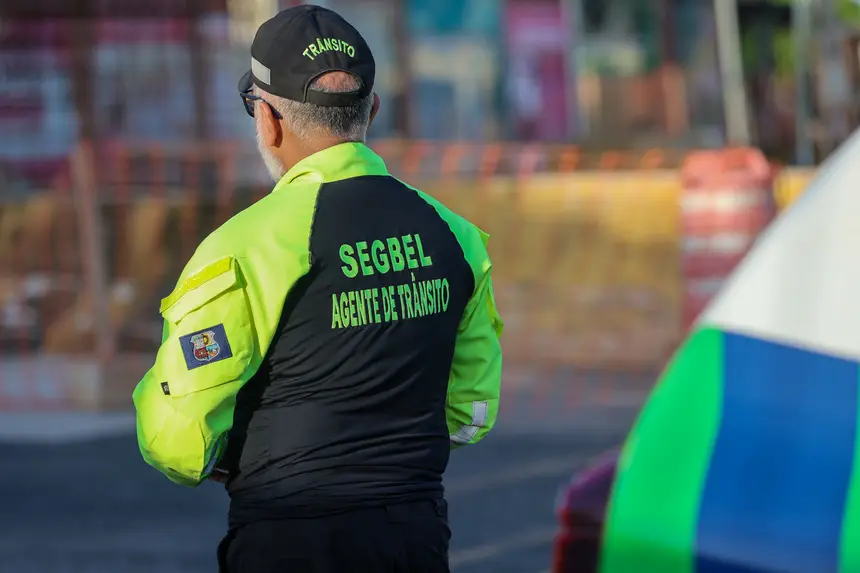 Desvios pedem atenção ao fluxo de carros e caminhões
