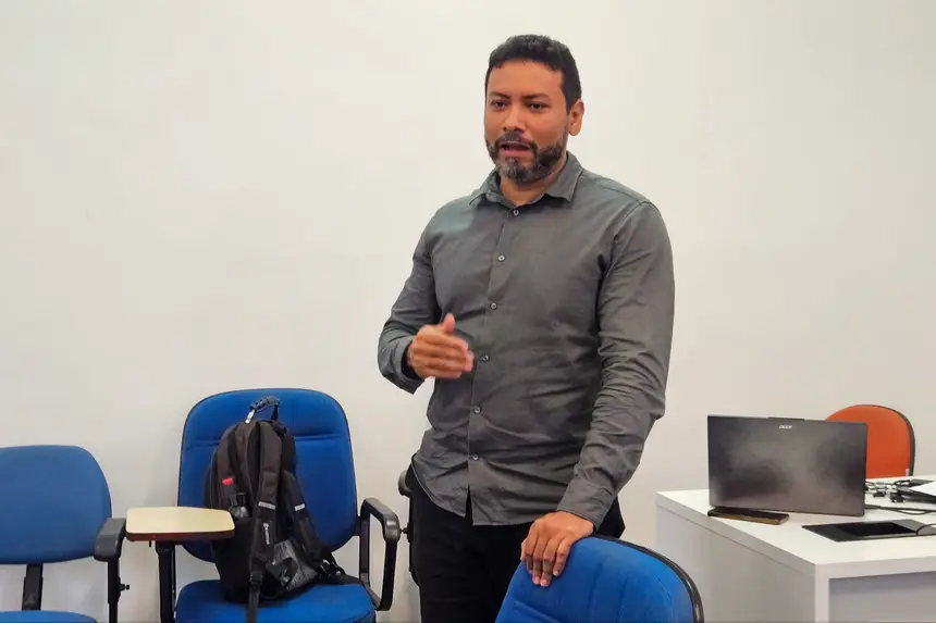 Samuel Medeiros, advogado internacionaista que ministrou a oficina