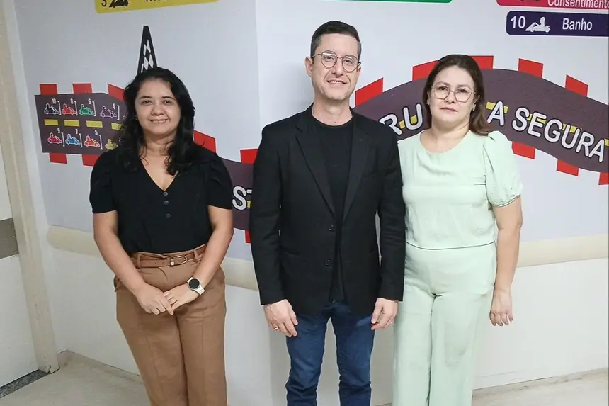gerente Assistencial, Alexandra do Carmo; diretor Executivo do HJB, Giovani Merenda; e coordenadora do Centro Cirúrgico (CC) e da Central de Material Esterilizado (CME), Luciana Gomes.