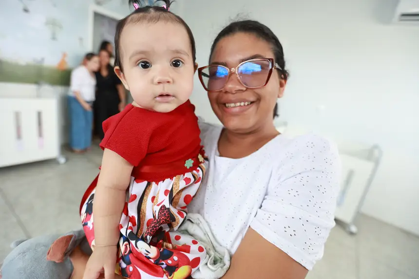 Ester Maylane Monteiro, mãe da pequena Serena de 9 meses