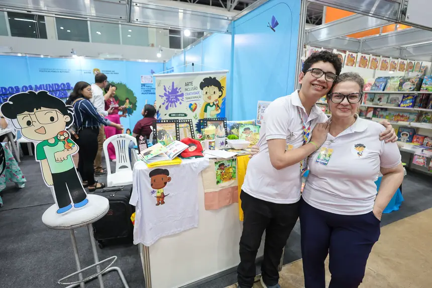 José Carlos Neto (Juca) e sua mãe Larissa Borges - psicóloga /mãe do Juca