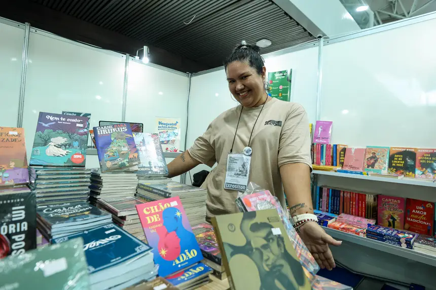 Renata Pamplona - livreira Boiúna