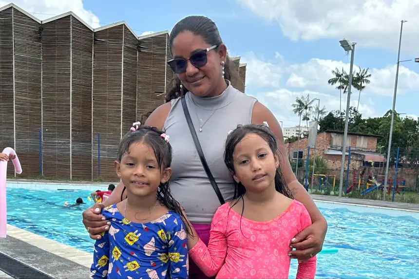 Rose Lima, de 40 anos, levou as filhas Natasha e Nailana