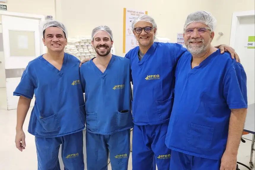 Equipe de médicos cirurgiões do HPEG