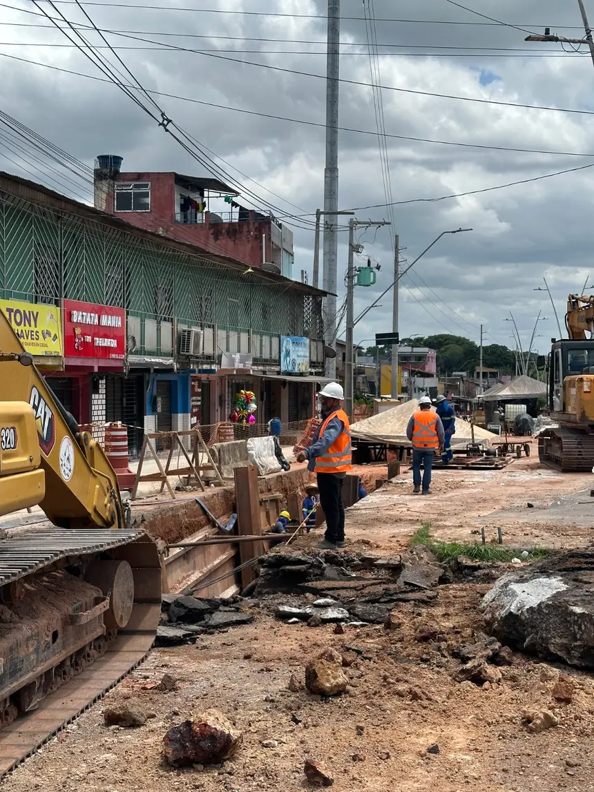 Obras do novo viaduto da avenida João Paulo II: elevado vai resolver gargalos de trânsito na região
