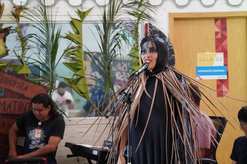 Professora de teatro, Paula Barros, no Baile da Matinta do CIIR