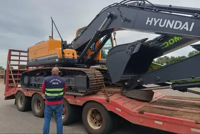 notícia: Sefa apreende retroescavadeira e cargas irregulares em fiscalizações no Sudeste e Oeste do Pará