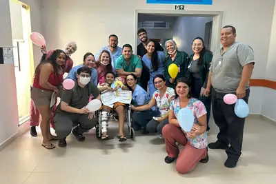 notícia: Hospital Santa Rosa celebra primeira alta de 2026 com história de superação de criança atendida por 93 dias
