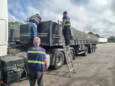 notícia: Secretaria de Estado da Fazenda apreende 39 toneladas de cantoneira de aço e pneus