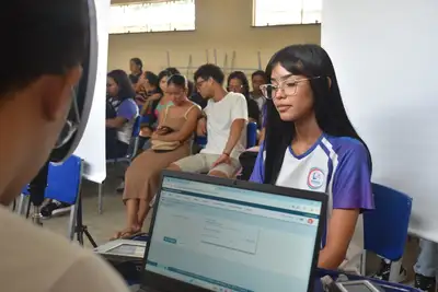 notícia: Parceria entre Sectet e TRE-PA leva educação cidadã e serviços eleitorais à EETEPA Dr. Celso Malcher