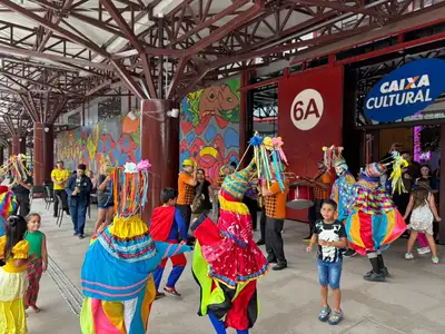 notícia: Carnaval gratuito reúne famílias no Parque da Cidade e Complexo Porto Futuro
