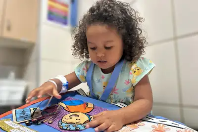 notícia: Hospital da Transamazônica cria livro sensorial que encanta e acalma crianças antes de exames