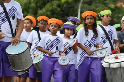 notícia: Escola de Samba das Crias do Curro Velho celebra 40 anos da FCP pelas ruas do Telégrafo