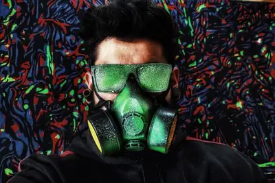 notícia: Artista paraense inicia pintura de grande painel na fachada do Museu das Amazônias