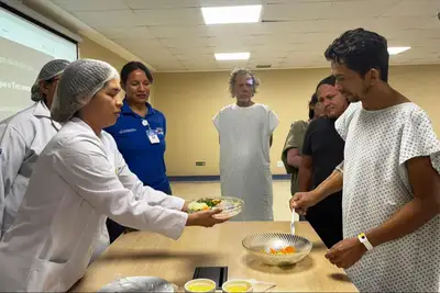 notícia:  Pronto-Socorro Estadual promove oficina de lanche saudável para pacientes de longa permanência