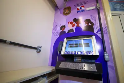 notícia: Totens de Atendimento à Mulher completam um ano com mais de mil atendimentos no Pará