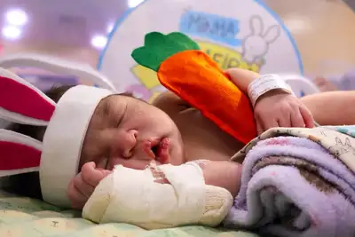 notícia: Ensaio fotográfico temático no Hospital Geral de Tailândia eterniza momentos com prematuros